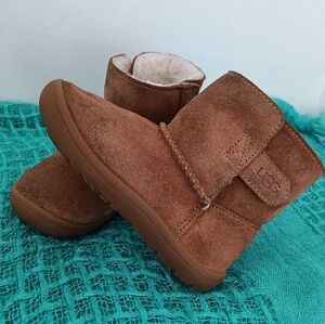 UGG Baby Brown Suede Boots, size 7 in great used 💖 condition